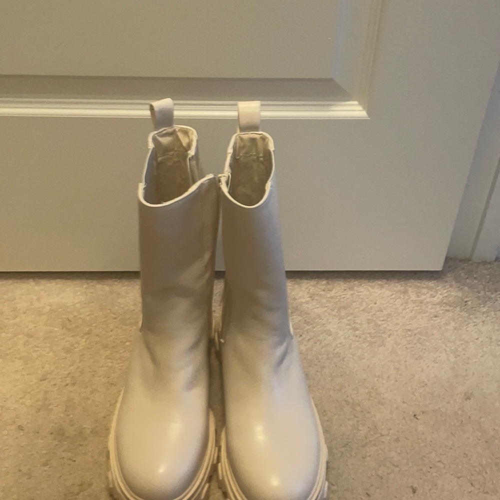 Off white/cream colored Chelsea boot